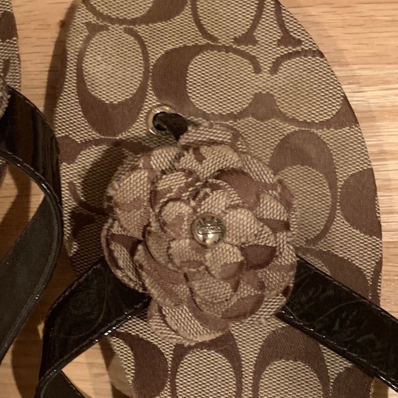Coach Floral Slides Sz 10 worn once. - Picture 2 of 8
